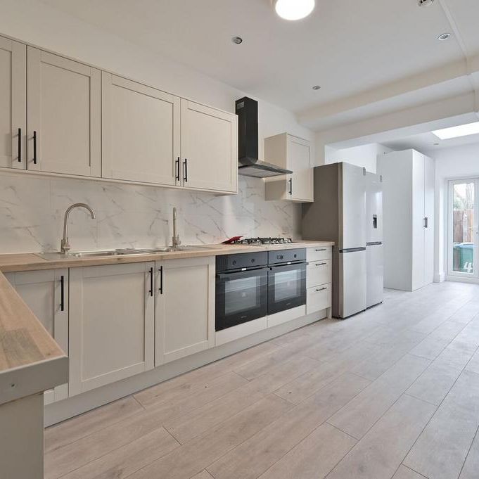 Maisonette to rent - Photo 1