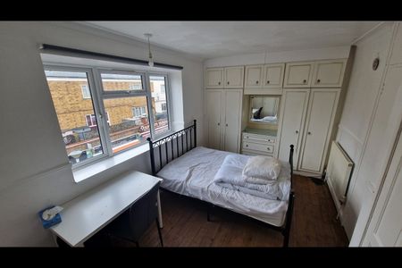 2 Bed Flat, Kerbey Street, E14 - Photo 3
