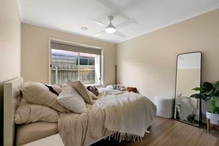 Bright & Spacious Family Home with Expansive Backyard - Photo 4