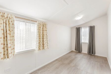 Comfortable Family Home Near Merlynston & Batman Stations - Photo 3