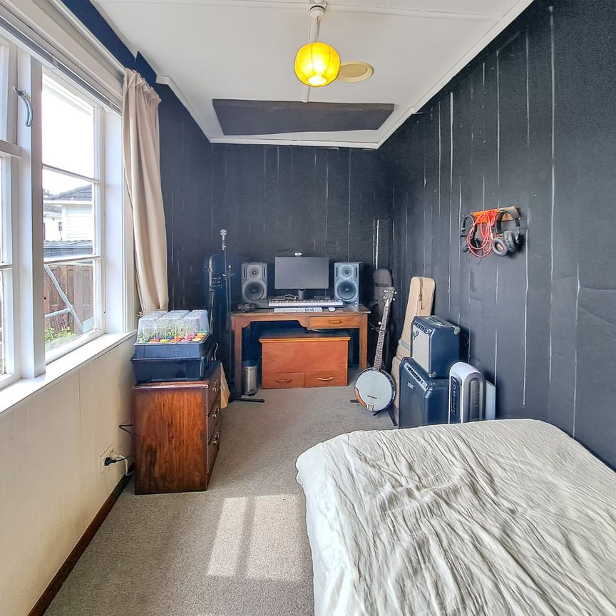 Naenae Living - Photo 1