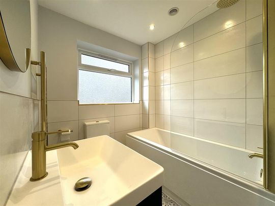 4 bedroom detached house to rent - Photo 1