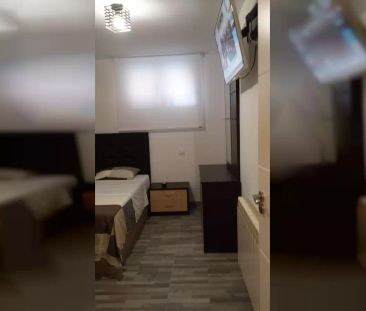 Room in shared apartment in Madrid - Photo 1