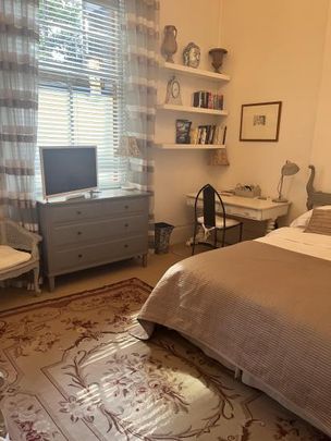 Huge well furnished bedroom in Chelsea/Kensington near buses and underground. - Photo 1