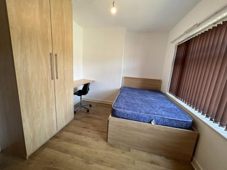 4 bedroom terraced house to rent - Photo 3