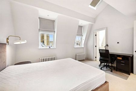 A remarkable three bedroom apartment situated in the heart of Covent Garden. - Photo 3