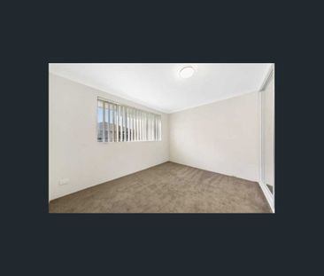 Perfectly Presented One Bedroom Unit with Split Air-Conditioning! - Photo 2