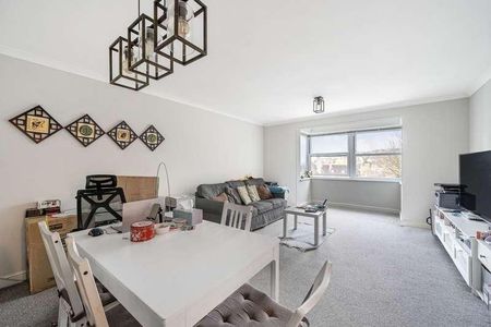 Rookwood Court, Guildford, GU2 - Photo 2