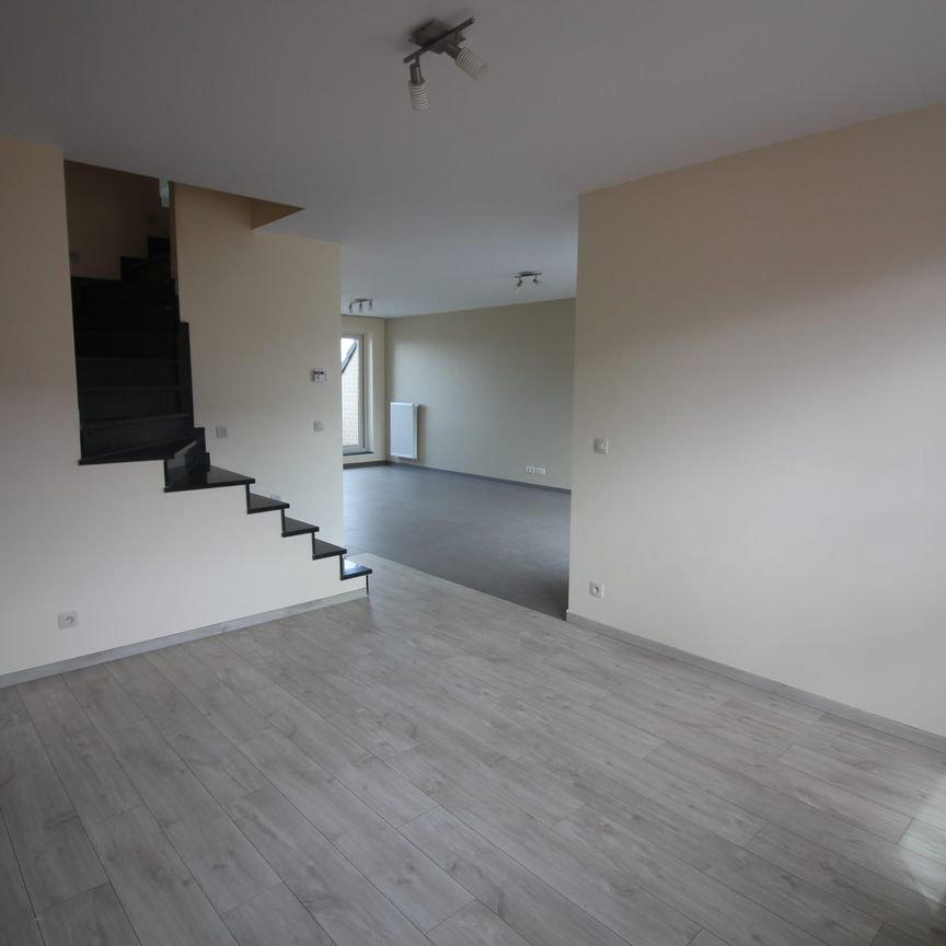 Duplex-appartement met 2 slaapkamers en 2 terrassen gelegen te Lebbeke – ref.: 4260 - Photo 1