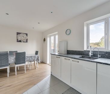 Woolhampton Way, Reading, RG2 0WZ - Photo 6