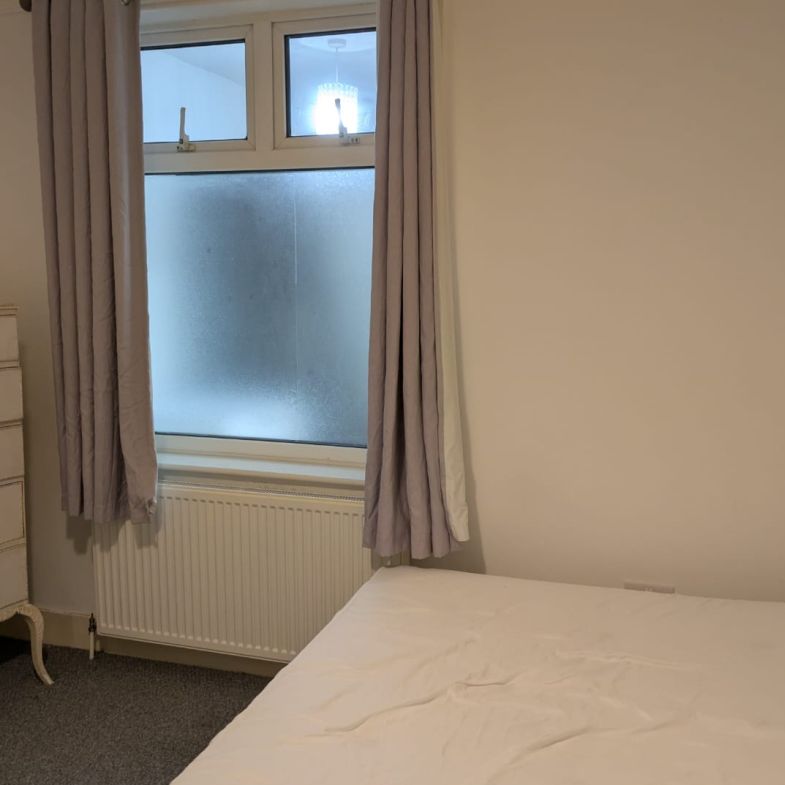 A luxury house Available at Babington road NW4 4LD London UK - Photo 1