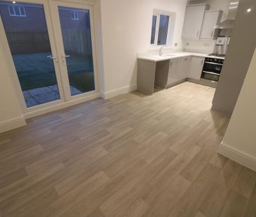 3 bedroom semi-detached house to rent - Photo 5