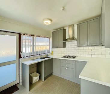3 bedroom Detached Bungalow to let - Photo 6