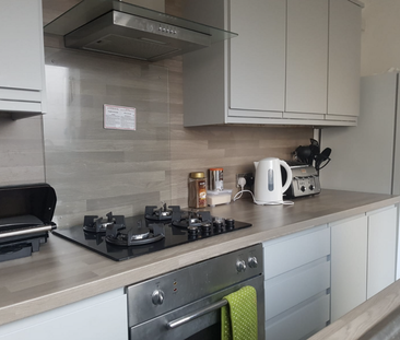 3 bedroom end of terrace house to rent - Photo 4 | Rentumo