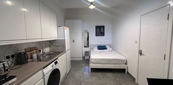 Studio Flat, High Road, N22 - Photo 2