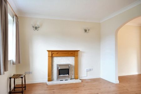 £1,300 PCM - Photo 3