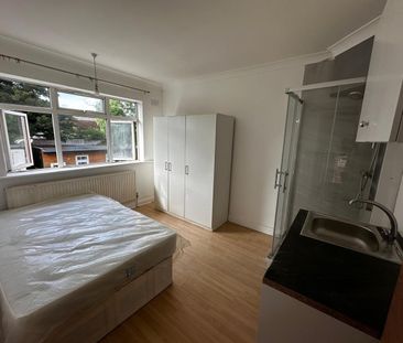 Studio Flat, Carlyon Road, HA0 - Photo 2