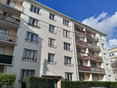 Appartement RUE LAGRIVE - REIMS - Photo 5