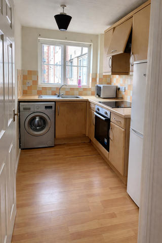 2 bedroom flat to rent - Photo 4