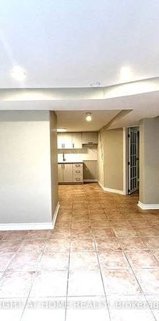 SOUTH ETOBICOKE 2 BEDS 1 BATH PARKING INCLD - Photo 1