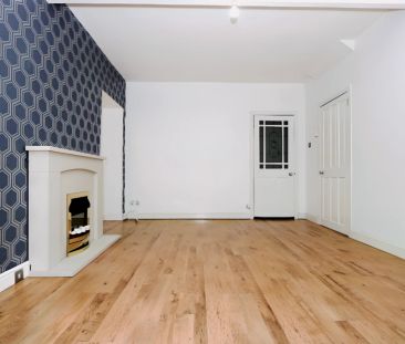 2Bedrooms, 1Bathrooms - Photo 2