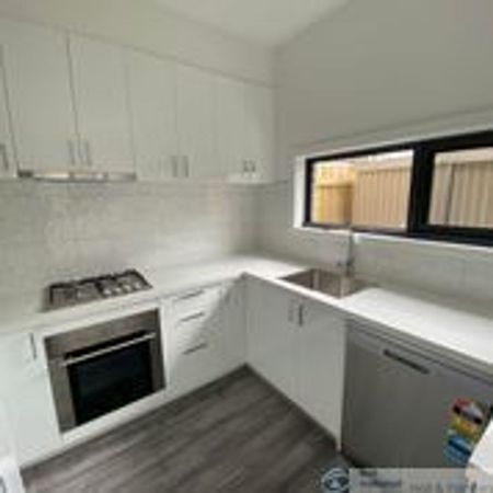 2 BEDROOM TOWNHOUSE - Photo 4