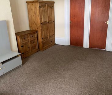 Studio Flat, Broad Road, B27 - Photo 2