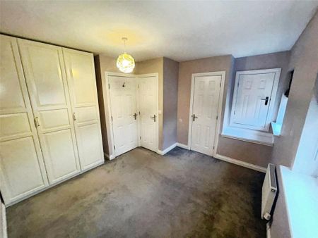 4 bedroom end of terrace house to rent - Photo 4