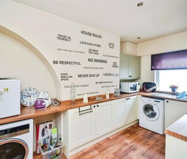 2 bedroom end of terrace house to rent - Photo 2