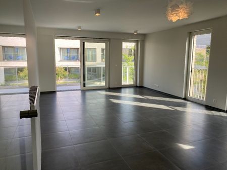 Prachtig appartement met 2 slaapkamers, 2 terrassen en autostaanplaats - Photo 3