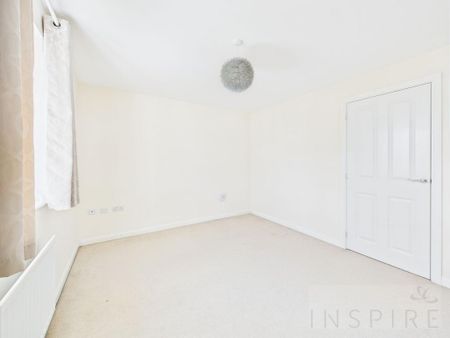 4 bedroom semi-detached house to rent - Photo 3