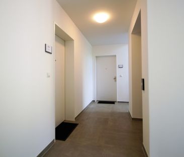 Rundum-Sorglos-Immobilie: Lichterfüllte Penthouse-Wohnung mit Einba... - Photo 1