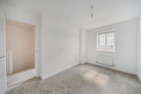 Upton Hall Crescent - Photo 2