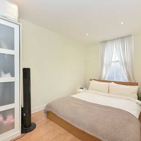 A fantastic one bedroom first floor apartment located on the popular North End Road. - Photo 4
