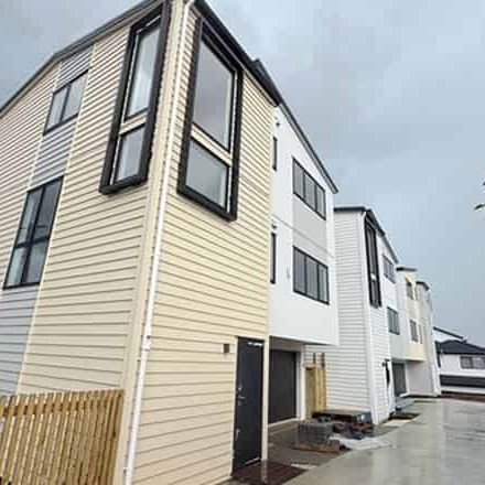 Brand New 5-Bedrooms, 3.5 Bathrooms for Rent - Photo 1