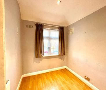 4 bedroom semi-detached house to rent - Photo 3