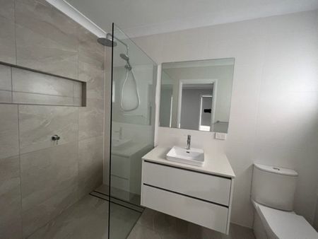 Executive Style Villa in North - Photo 4