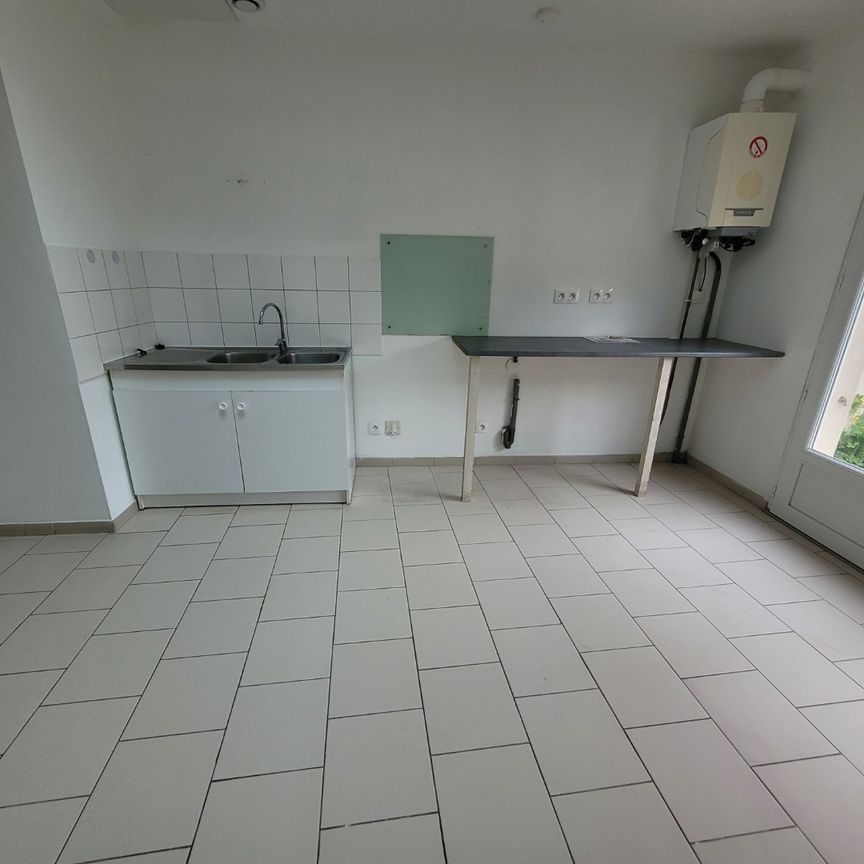 Location Appartement 1 pièce 28m² ST AMAND LES EAUX 59230 - Photo 1