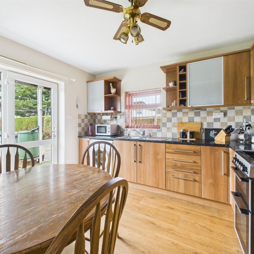 3 bedroom Semi-detached house to rent - Photo 1