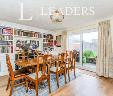 4 bedroom semi-detached house to rent - Photo 3