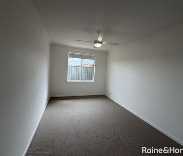 Brand new 4 bedroom home with large yard - Photo 5
