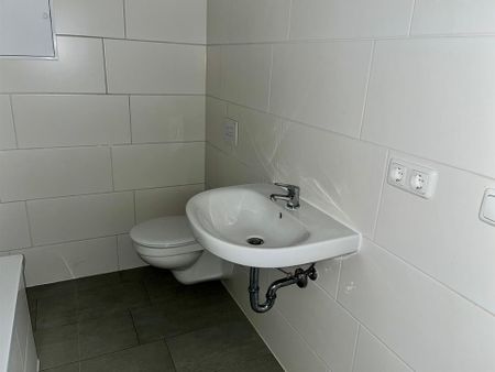 Helle 4-Raum-Wohnung mit zwei Balkonen und saniertem Bad im 4. OG - Photo 4