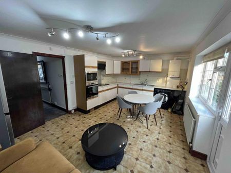 1 bedroom in a house share to rent - Photo 5
