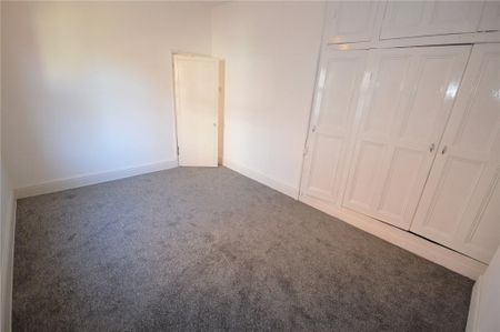 4 bedroom semi-detached house to rent - Photo 5