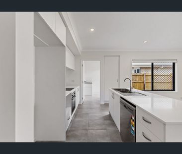 Stunning 4 Bedroom Home - Modern, Stylish & Ready to move in 17th A... - Photo 5