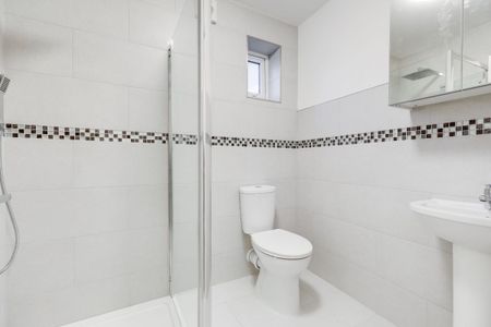Studio Flat, High Road, N22 - Photo 3