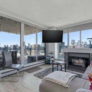 1 Bedroom + Den w/ Incredible Views DT - Photo 2