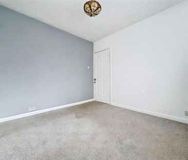 4 bedroom end of terrace house to rent - Photo 6