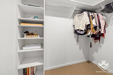 Elegant 4-Bedroom Townhouse in Premium Complex with Resort-Style Pool - Photo 5