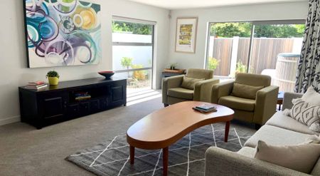 Fully Furnished Stylish Townhouse in Prime Fendalton Location - Photo 4